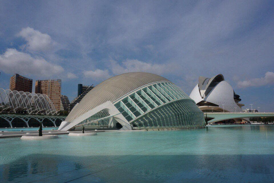 Очень футуристично