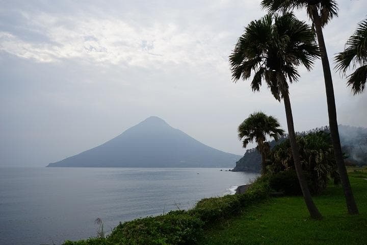 展望台から眺める開聞岳