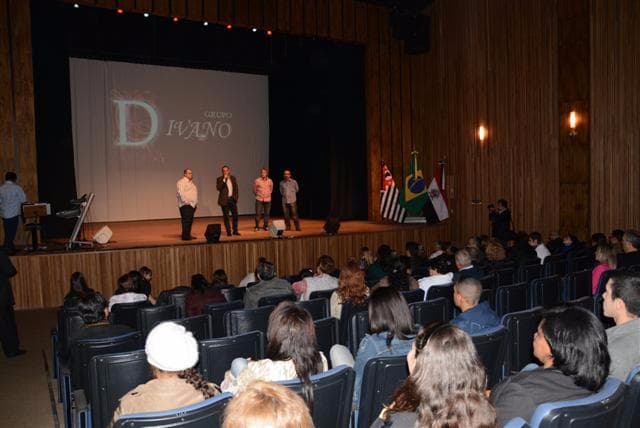 apresentação no teatro municipal