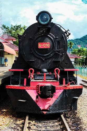 Head-on Locomotive !