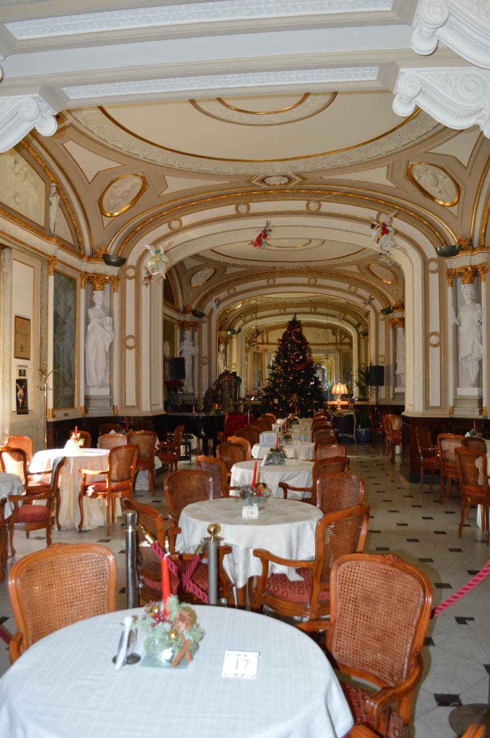 l'interno del bar