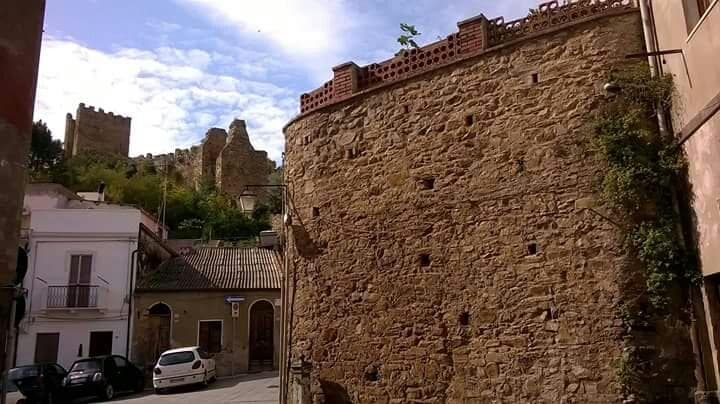 Castello Salvaterra e Mura Pisane