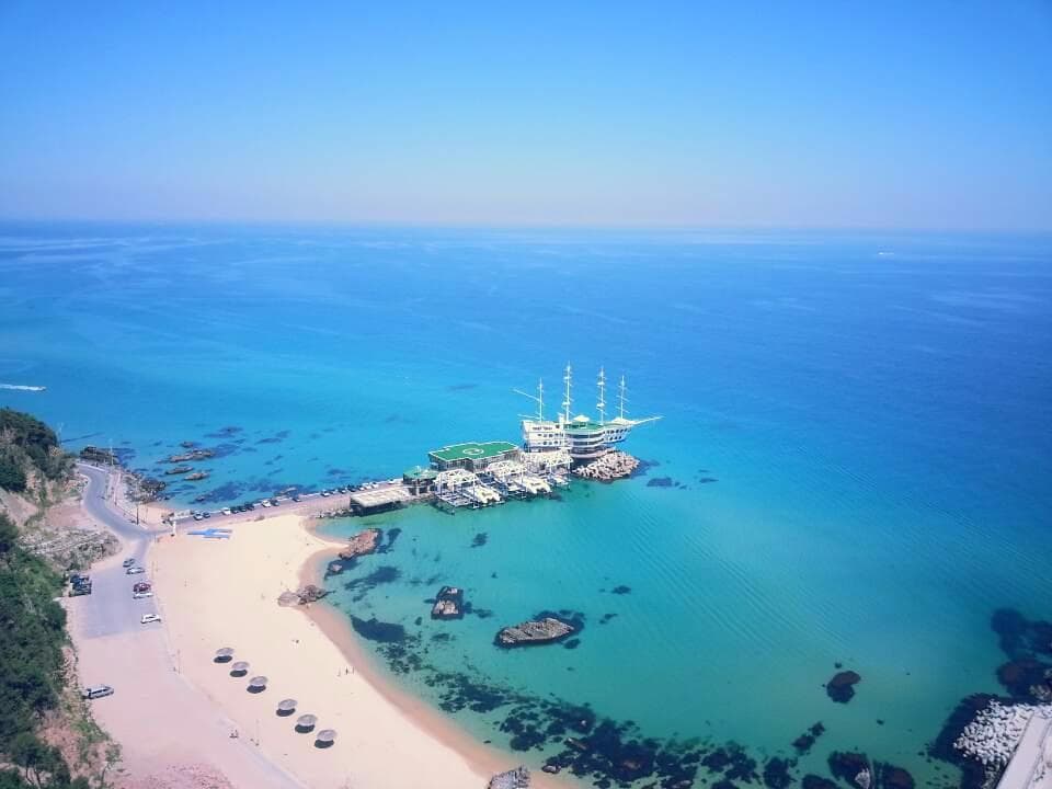 A view of the beautiful blue water (yes it really looks like that!)