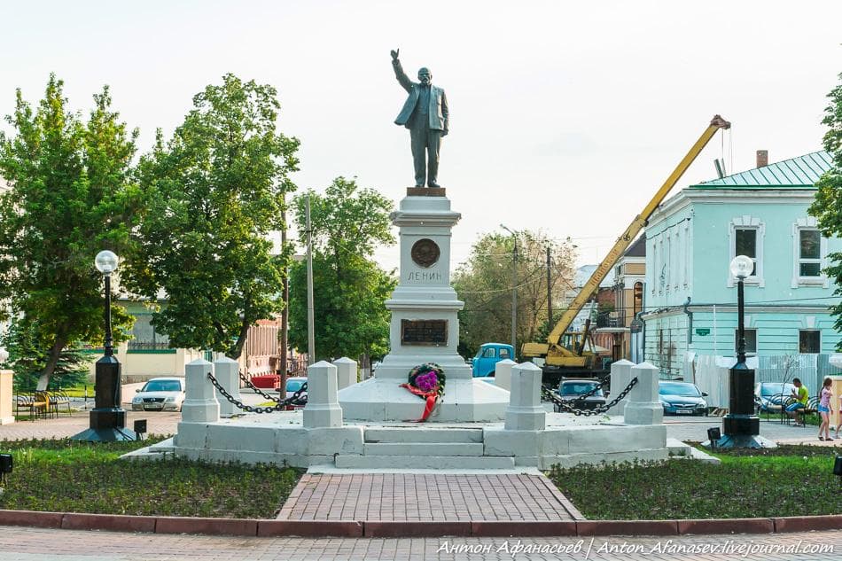 Памятник Ленину