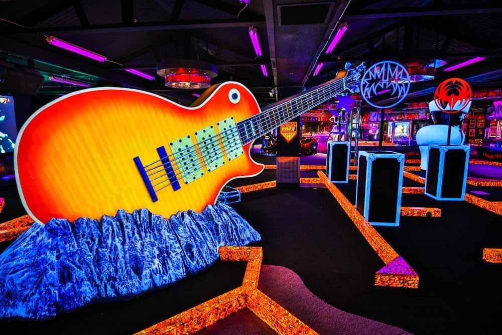 KISS by Monster Mini golf course 2016