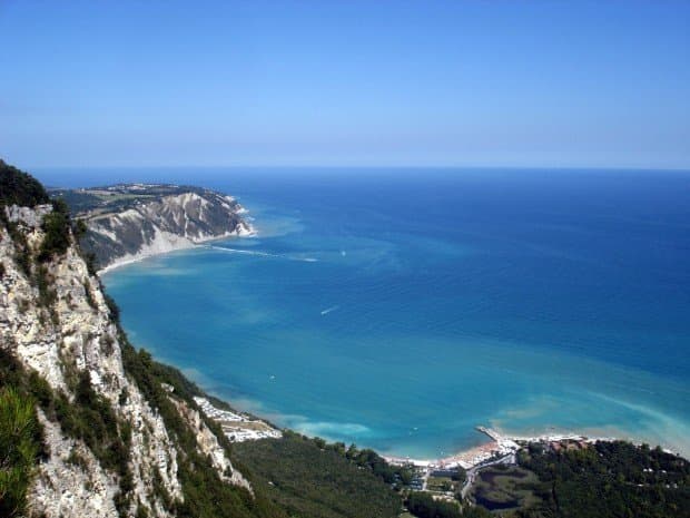 Baia di Mezzavalle e Portonovo