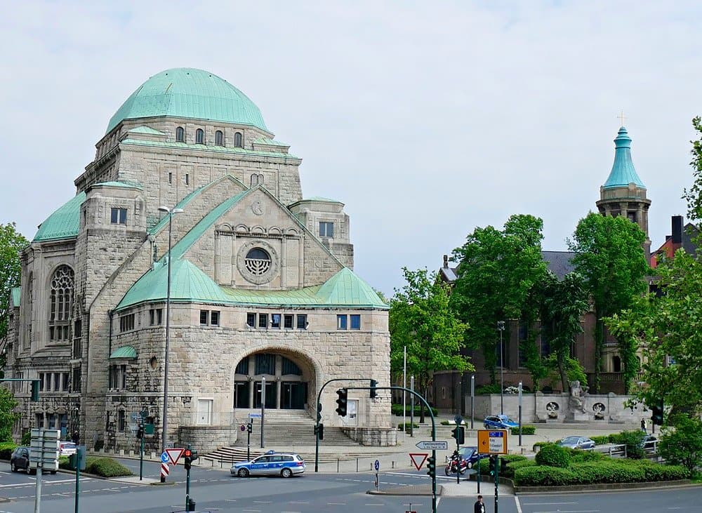 Synagoge von aussen am Porscheplatz.