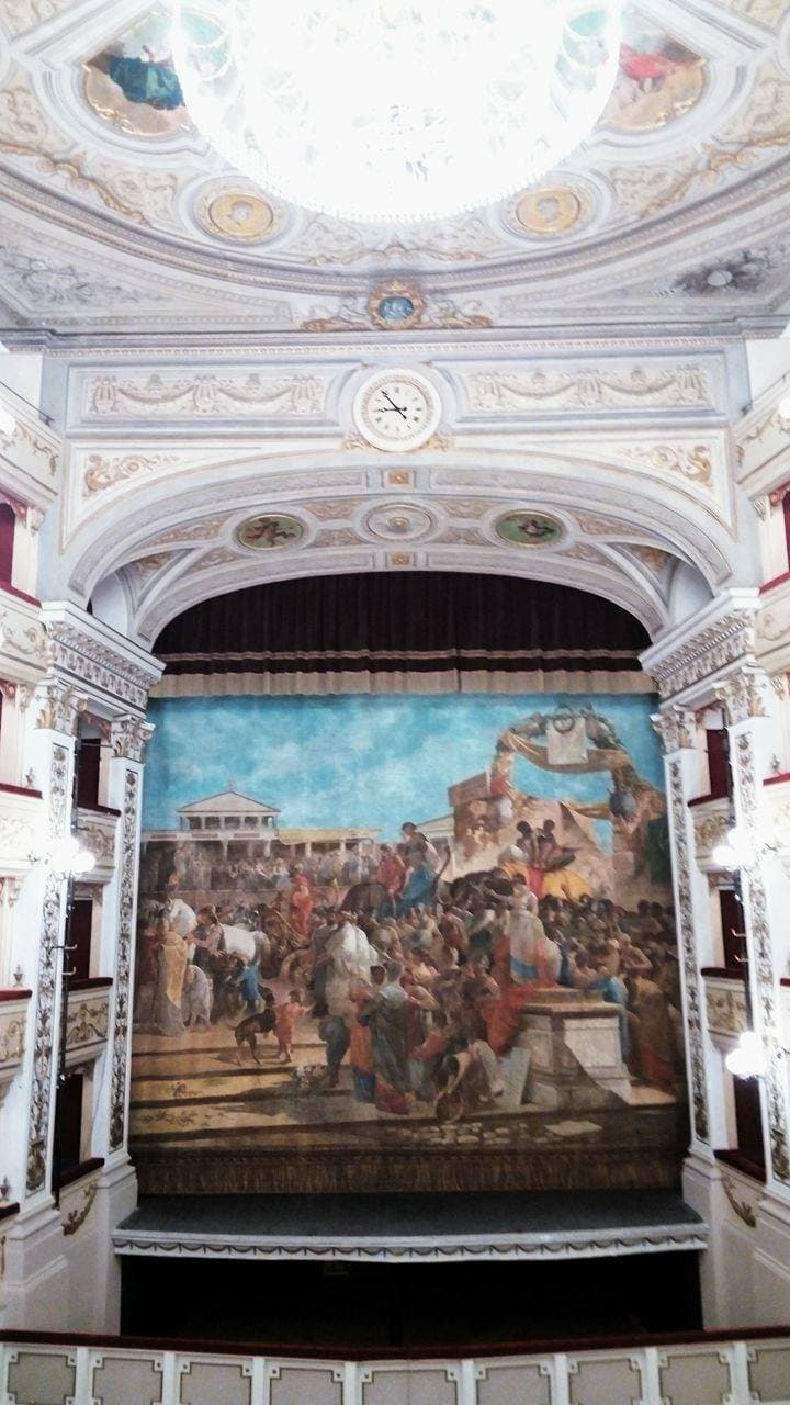 Sipario storico realizzato dall'artista Giovanni Ponticelli (1875)