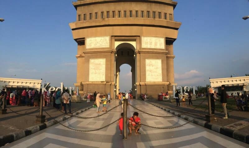 Monumen Simpanglima Gumul