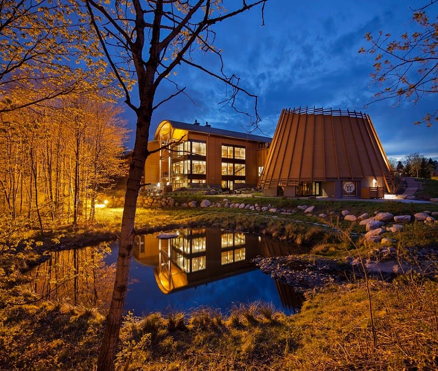 Musée huron-wendat en automne