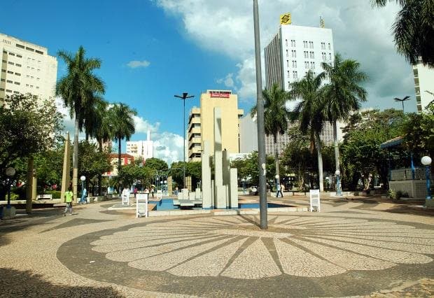 foto tirada ao meio dia muito calmo o local.