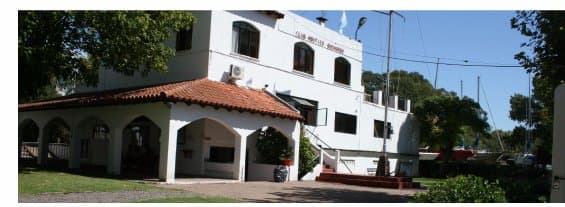 El Restaurante del club durante el día.