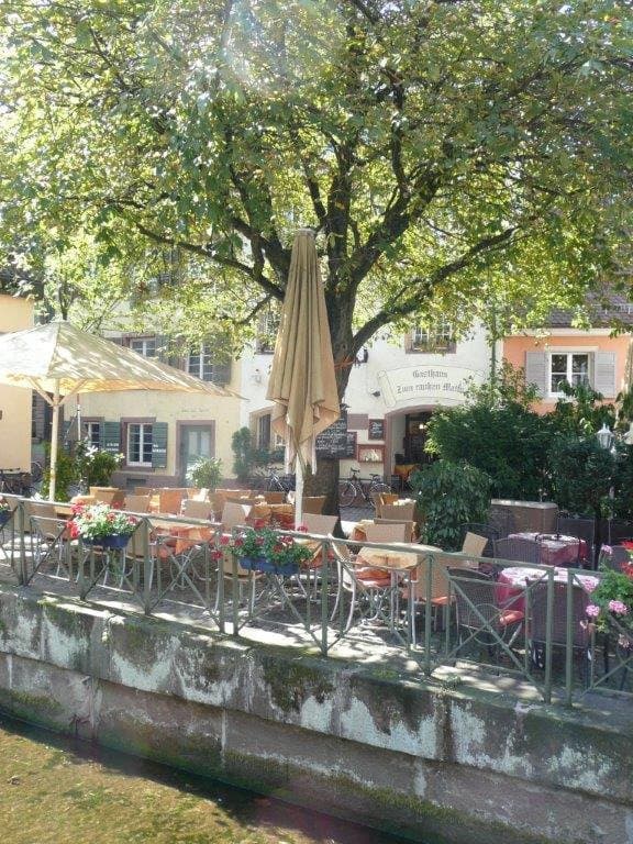 gemütlich am Bächle sitzen