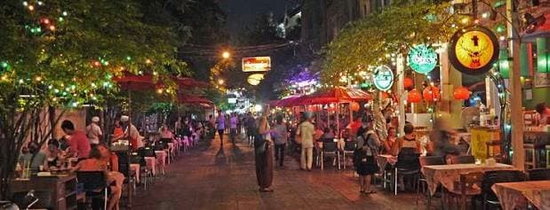 Experience the buzz of Soi Ram Buttri