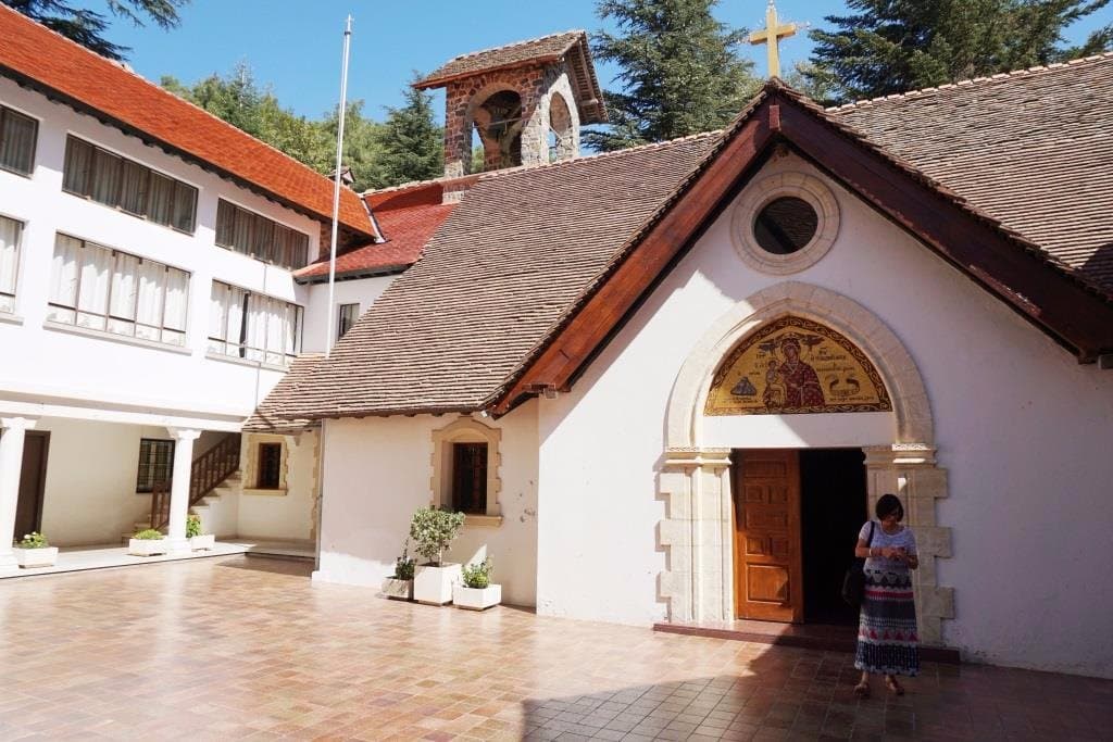 Внутренний двор монастыря Троодитисса - 03