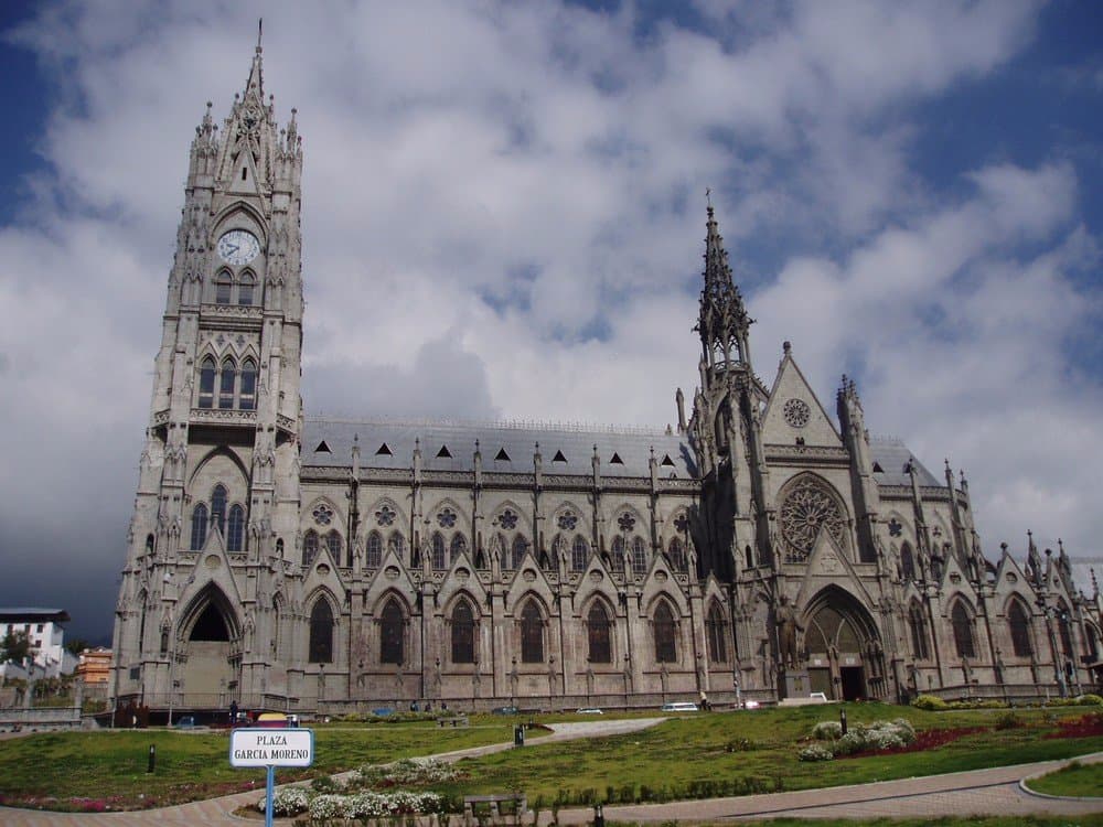 podemos ver la I glesia de la Basilica en Quito,es muy frecuente su visita,su construccion es Go