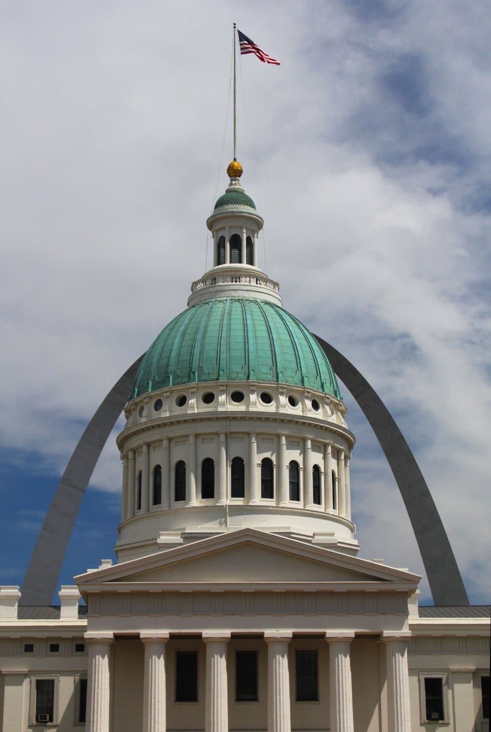 The Old Courthouse and the Gateway Arch make up the Jefferson National Expansion Memorial.