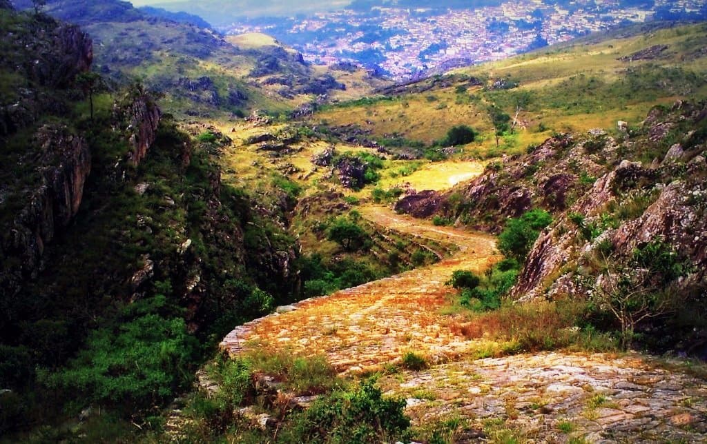 Caminho dos Escravos na Serra dos Cristais, e Diamantina ao fundo