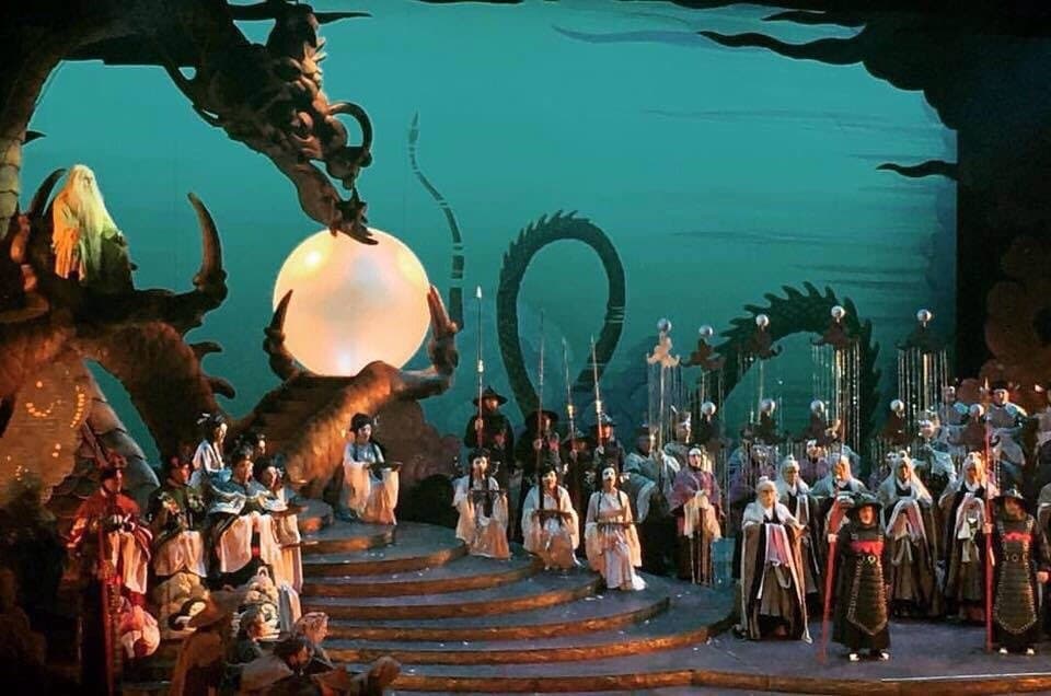 We went to the Jubilee to see the Opera performance of TURANDOT. the sets were fantastic and the