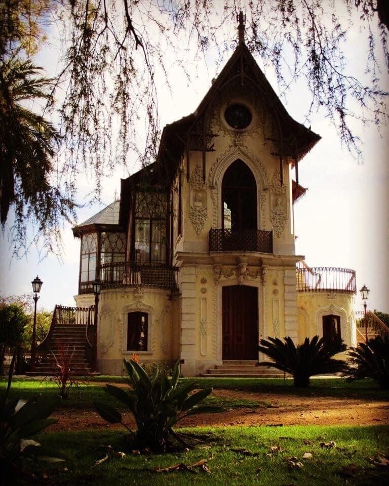 Vista frontal exterior do estúdio.