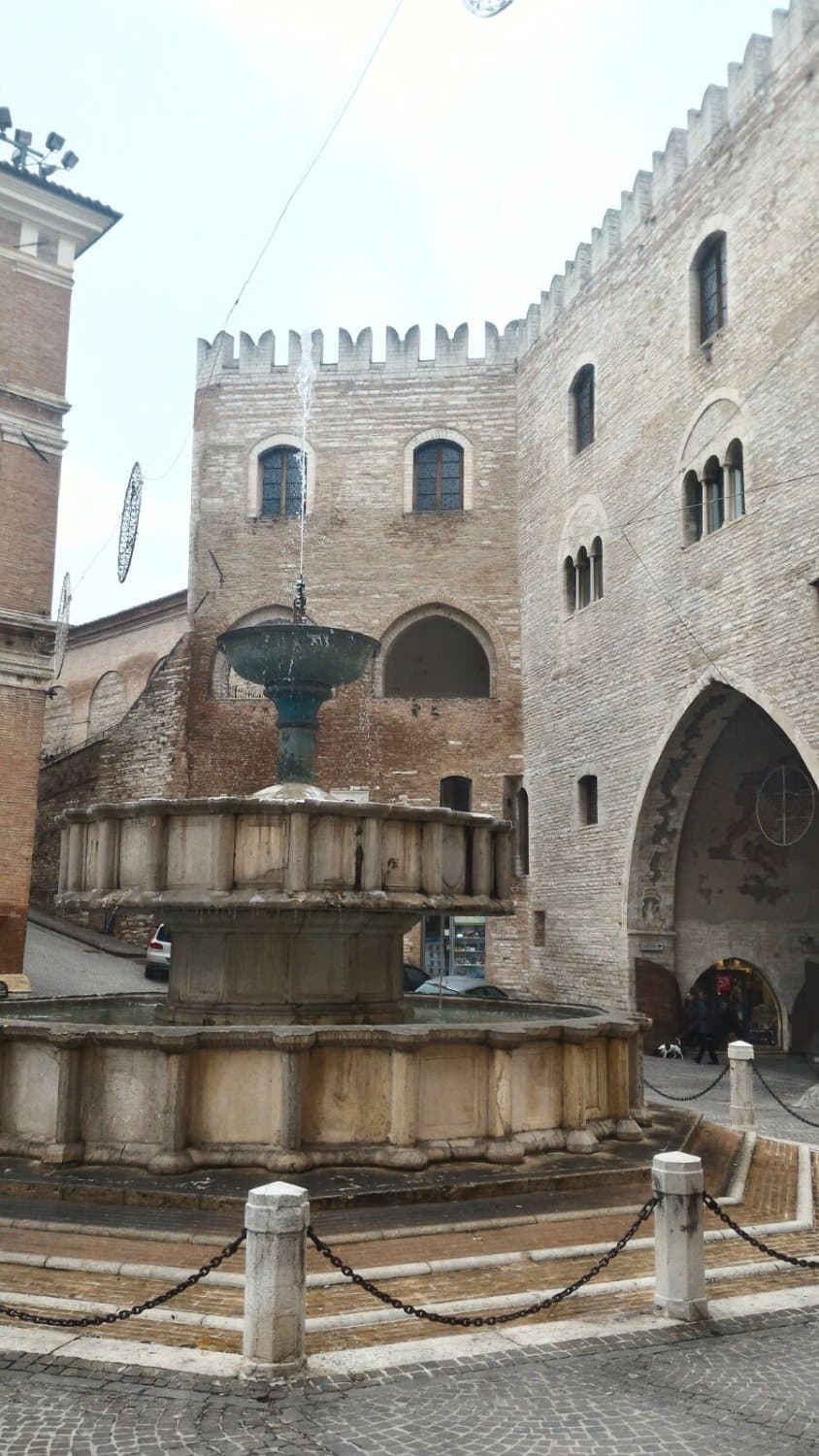 Fontana sturinalto