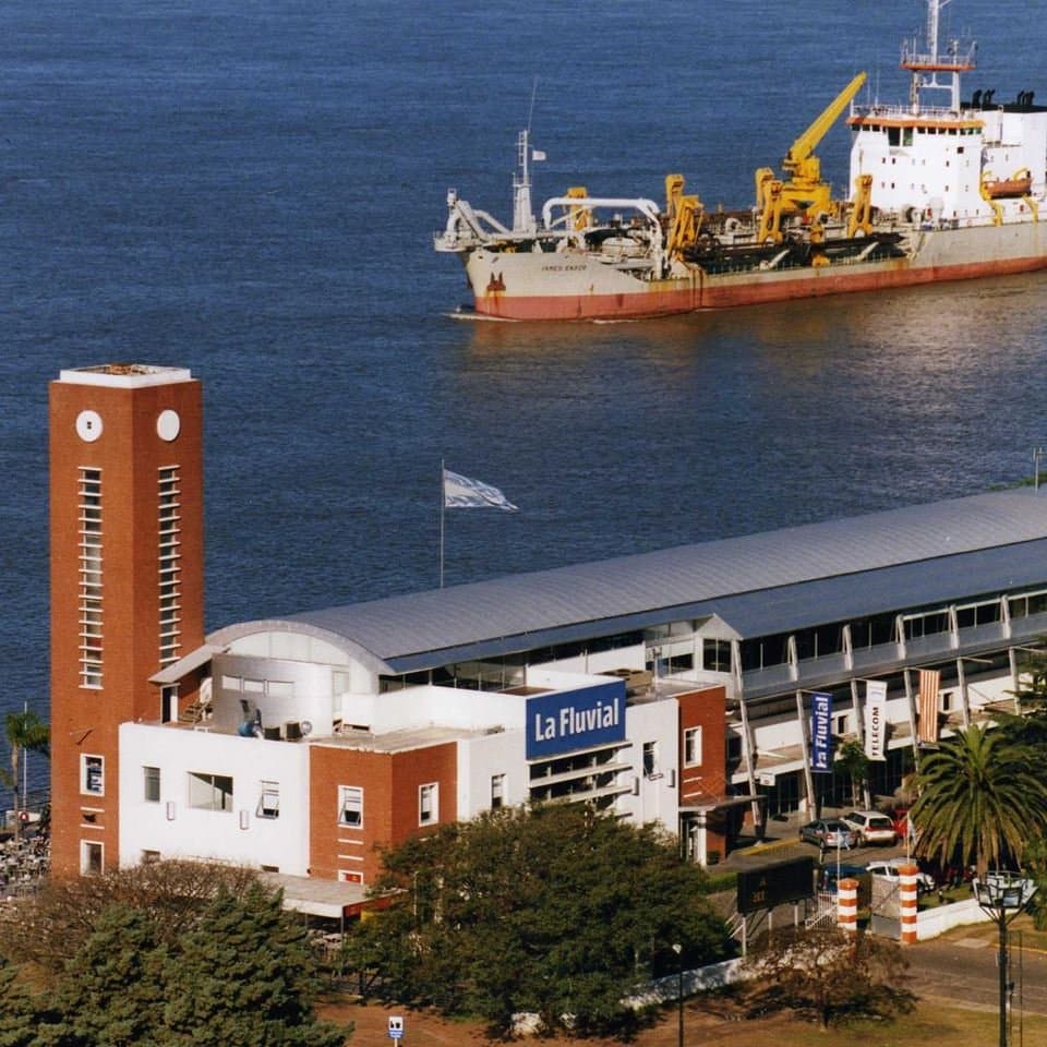 Vista de la Estación Fluvial desde el Monumento a la bandera.