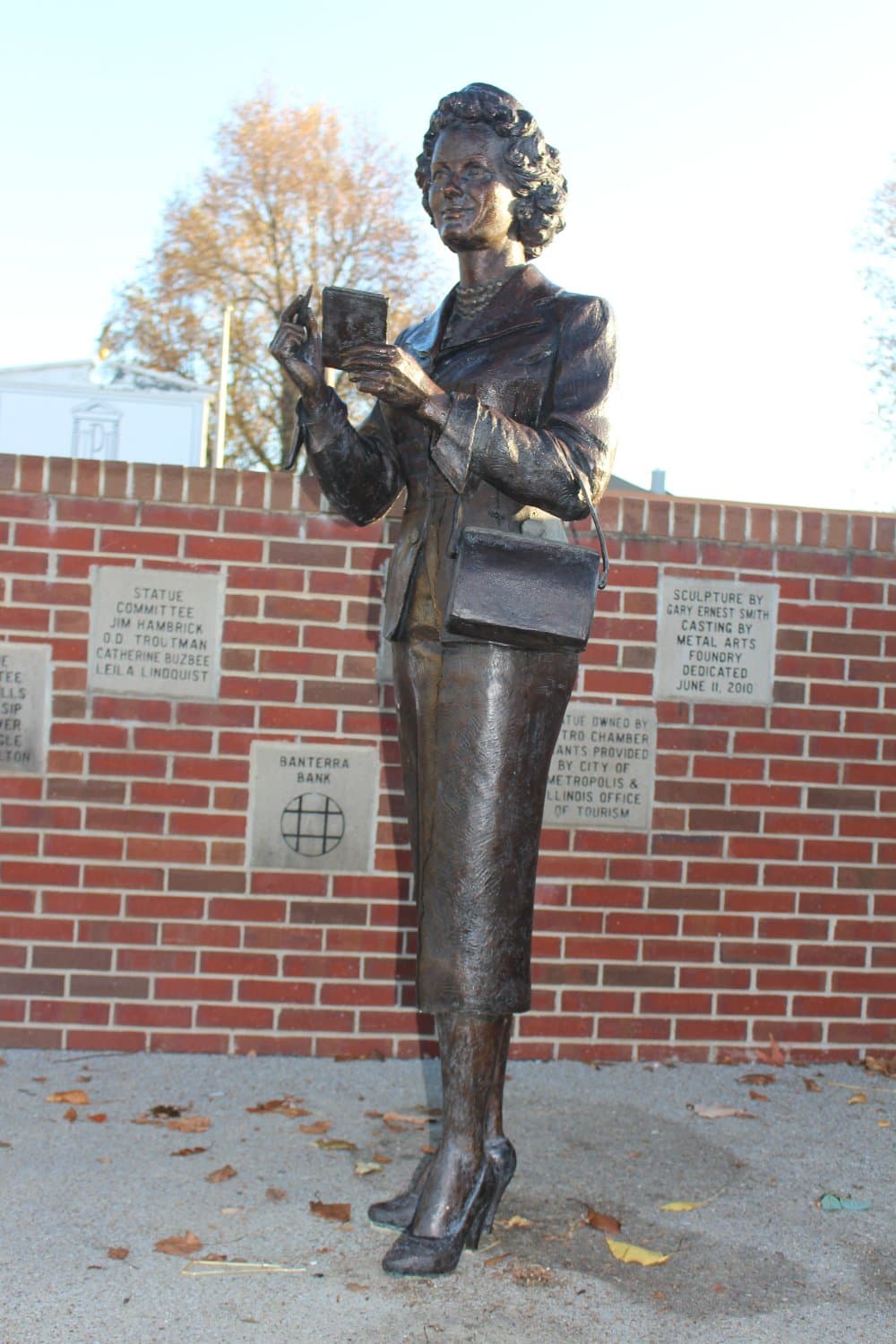 The Noel Neill Lois Lane Statue.