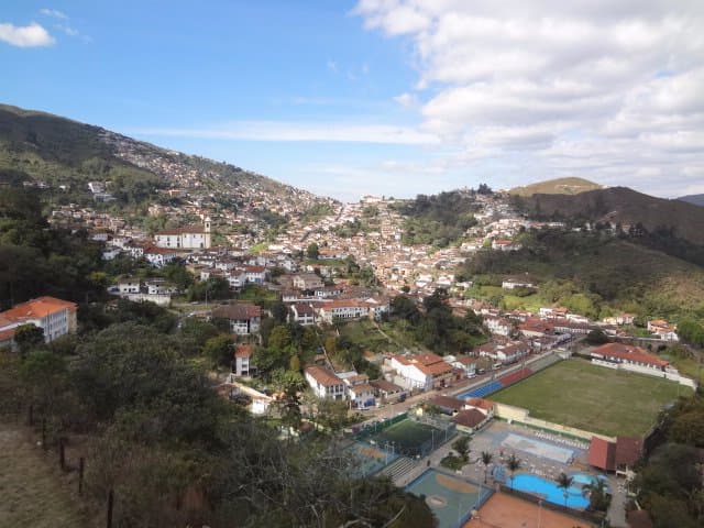 Vista para os bairros Antônio Dias, Morro da Cruz e Barra