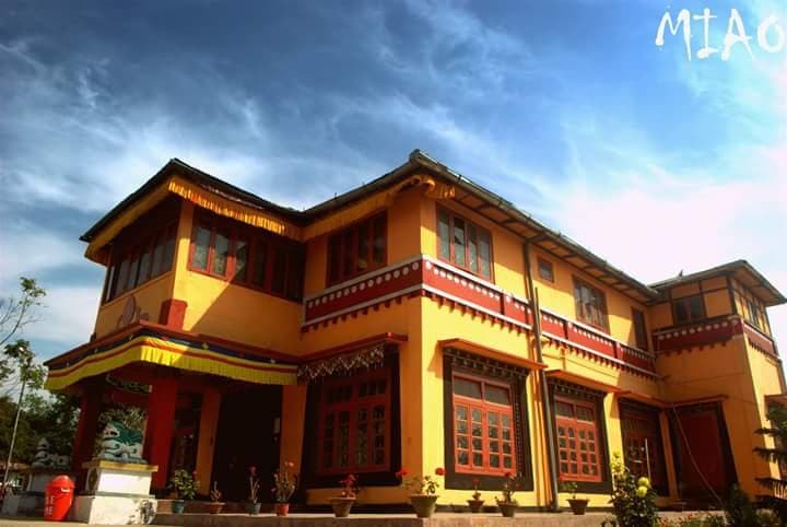 Cheophelling Tibetan Lama Camp, Miao.