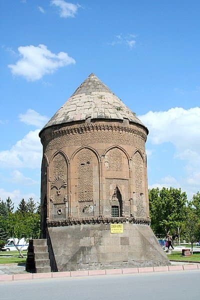 Döner Kümbet, Tomb, Kayseri