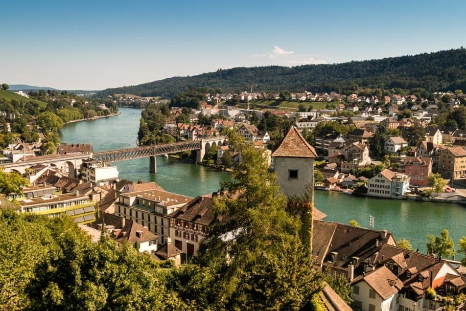Vista magnífica de Schaffhausen da parte superior da fortaleza