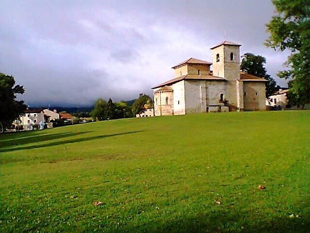 Basílica de Armentia y sus campas del entorno