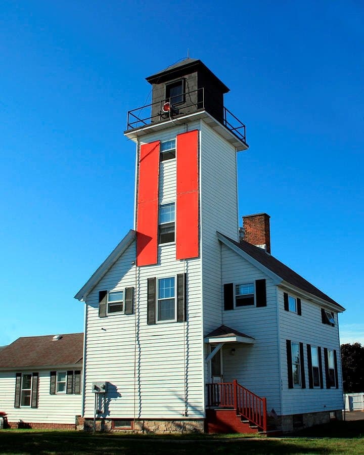 Cheboygan River Front Range Light