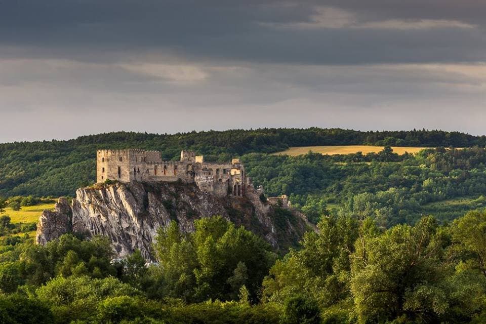 Fotografia Beckovského hradu od Ľuboša Balažoviča