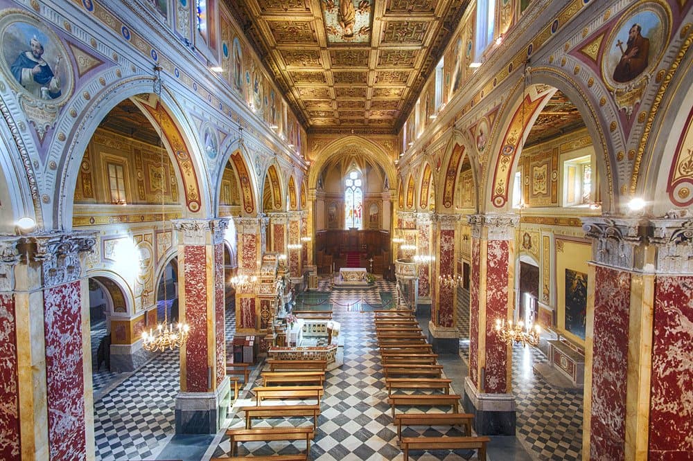 Questa foto è stata presa da google.it. Ed è stata scattata da sopra l'ingresso principale.