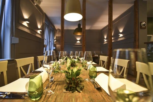 Der "Familien Tisch" hier sitzt man wie daheim im Wohnzimmer