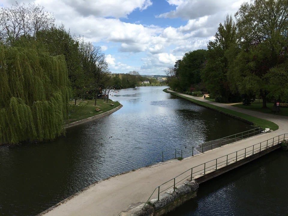 Parc de l'Arbre Sec AUXERRE " Bord de l'Yonne chemin de halage "