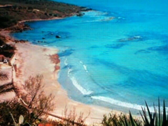 Sabbia - mare - scogli .....