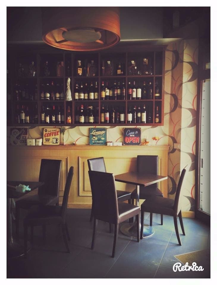 parete frontale del bar