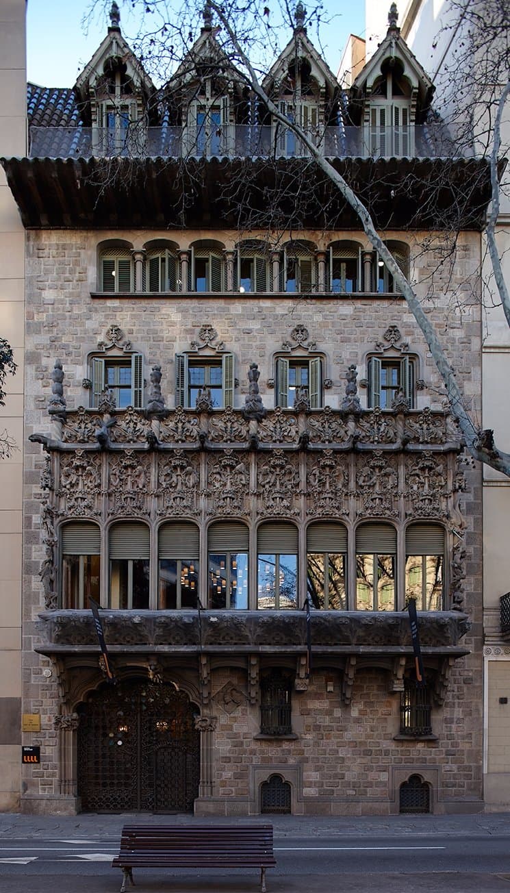 Façana carrer  Diagonal Palau Baró de Quadras