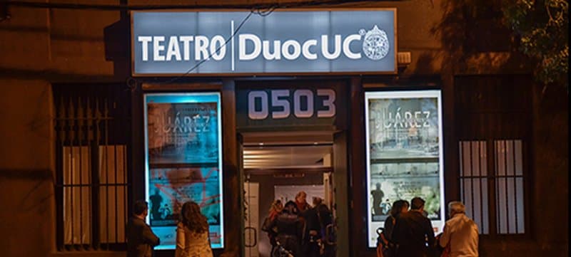 Entrada principal del Teatro Duoc UC