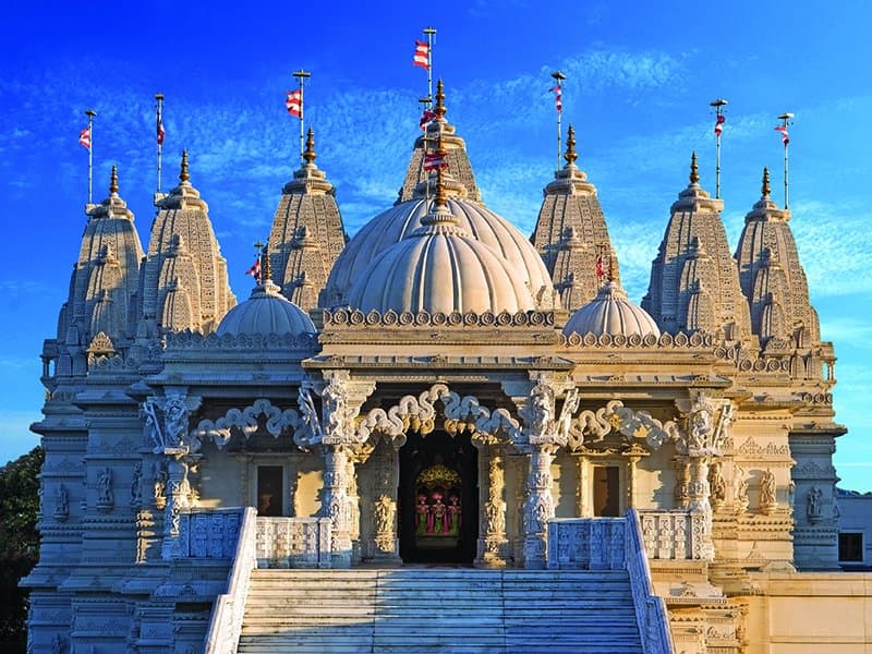 BAPS Shri Swaminarayan Mandir, London (Neasden Temple), by dusk