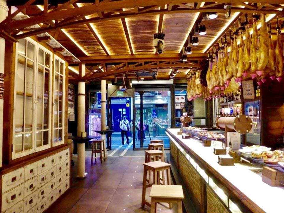 bar