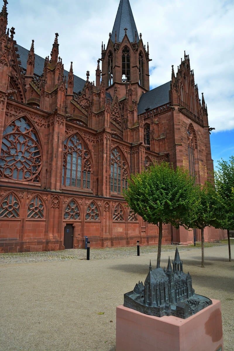 die Kirche von außen