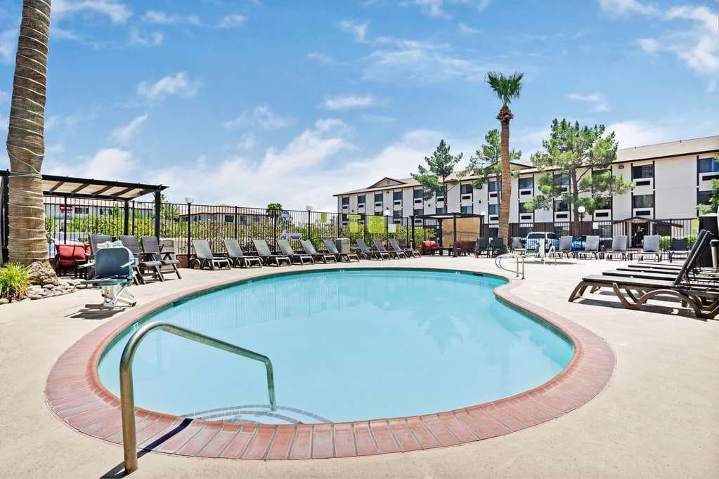 Hotel Pool