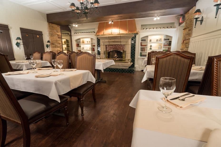 Bistro Stefan Inner Room - Casual Relaxed