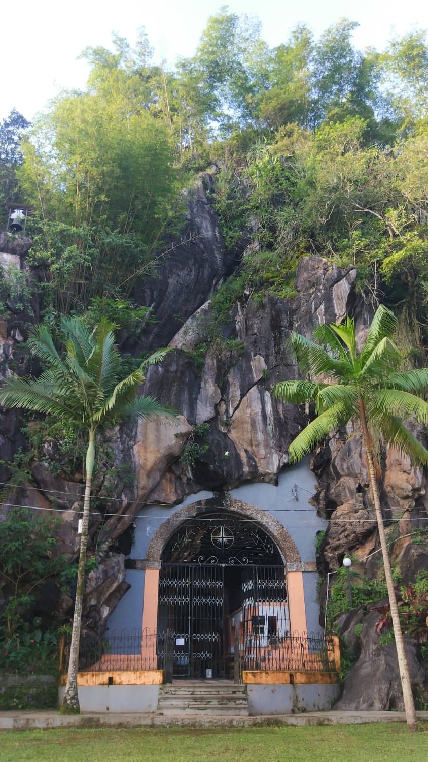 Vista exterior da gruta