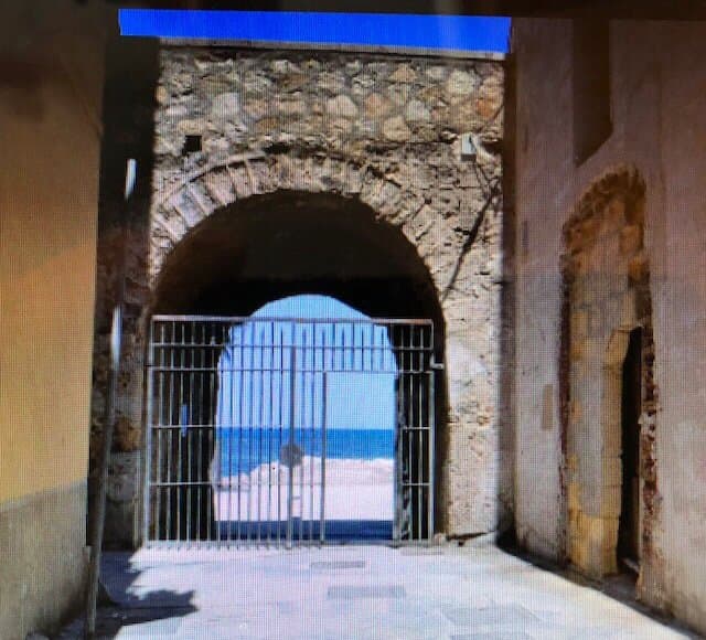 Vista da dentro la città ....