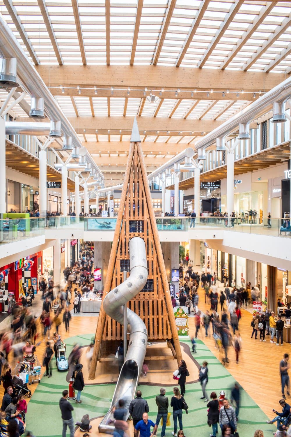 Tanto divertimento per i bimbi nell'Area Kids interna!