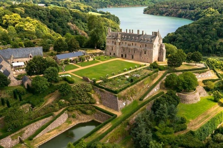 Domaine départemental de la Roche-Jagu : parc château jardins